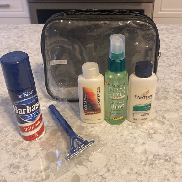 New travel bag with travel size shav. cream,disp razor,shampoo,cond.,shine spray - Picture 1 of 8